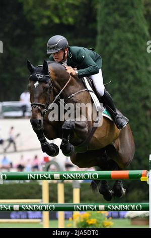 Bertram Allen (IRL) während des Premio n. 6 - Nations Cup des CSIO Rom 89. 2022 auf der Piazza di Siena in Rom am 27. Mai 2022 Stockfoto