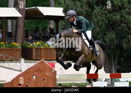 Bertram Allen (IRL) während des Premio n. 6 - Nations Cup des CSIO Rom 89. 2022 auf der Piazza di Siena in Rom am 27. Mai 2022 Stockfoto