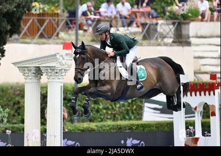 Bertram Allen (IRL) während des Premio n. 6 - Nations Cup des CSIO Rom 89. 2022 auf der Piazza di Siena in Rom am 27. Mai 2022 Stockfoto