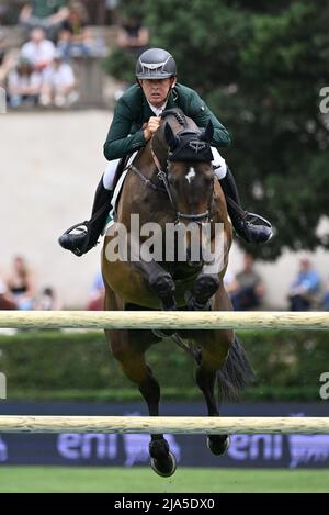 Bertram Allen (IRL) während des Premio n. 6 - Nations Cup des CSIO Rom 89. 2022 auf der Piazza di Siena in Rom am 27. Mai 2022 Stockfoto