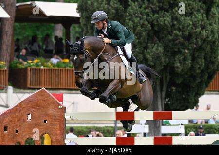 Bertram Allen (IRL) während des Premio n. 6 - Nations Cup des CSIO Rom 89. 2022 auf der Piazza di Siena in Rom am 27. Mai 2022 Stockfoto