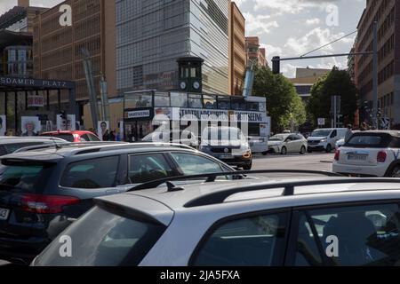 Berlin, Deutschland. 27.. Mai 2022. Potsdamer Platz, öffentlicher Platz und Verkehrsknotenzpunkt im Zentrum Berlins, am 27. Mai 2022. (Bild: © Michael Kuenne/PRESSCOV über ZUMA Press Wire) Stockfoto