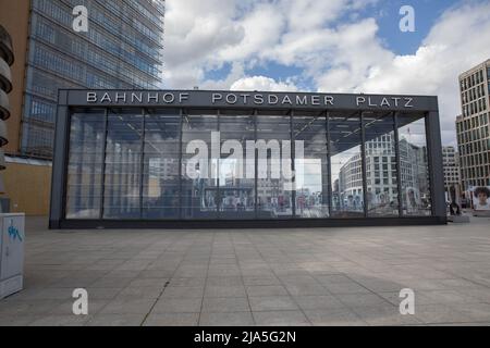 Berlin, Deutschland. 27.. Mai 2022. Potsdamer Platz, öffentlicher Platz und Verkehrsknotenzpunkt im Zentrum Berlins, am 27. Mai 2022. (Bild: © Michael Kuenne/PRESSCOV über ZUMA Press Wire) Stockfoto