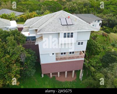 Haus an einem steilen Hang in Kalaheo, Kauai Stockfoto