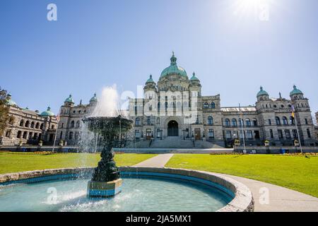 Victoria, BC, Kanada - April 14 2021 : Parlamentsgebäude von British Columbia. Brunnen Der Gesetzgebenden Versammlung. Stockfoto