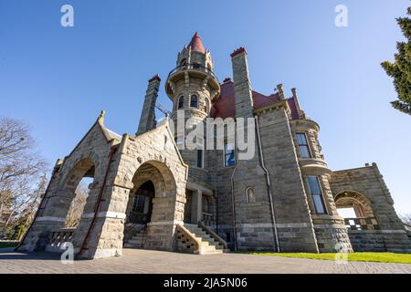 Victoria, BC, Kanada - April 14 2021 : Craigdarroch Castle Vorderansicht. Craigdarroch National Historic Site of Canada. Stockfoto