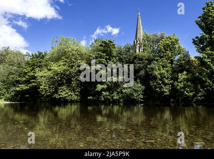 Sommer Blick auf den Fluss in Morpeth Stockfoto