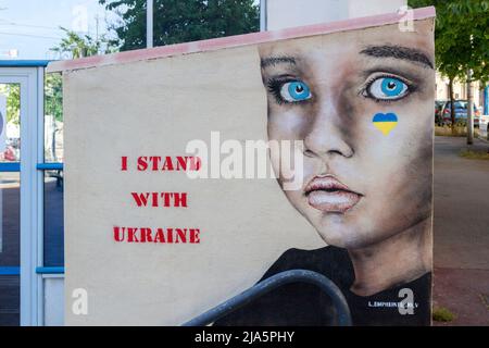 Graffiti von L empreinte jo V an einer Wand zur Unterstützung der Invasion der Ukraine durch die russische Armee in Montpellier. In Frankreich Stockfoto