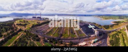 Liddell Kraftwerk am Ufer des liddell Sees im Hunter Valley New England Gebiet von Australien - Luftpanorama der Industrie. Stockfoto