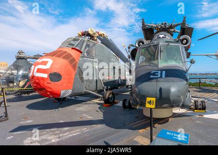 San Diego, California, USA - JULI 2018: H-34 SEABAT und Kaman SH-2 Seasprite, schiffsbasierte Hubschrauber Anti-U-Boot ASW von 1960s. USS Midway Stockfoto