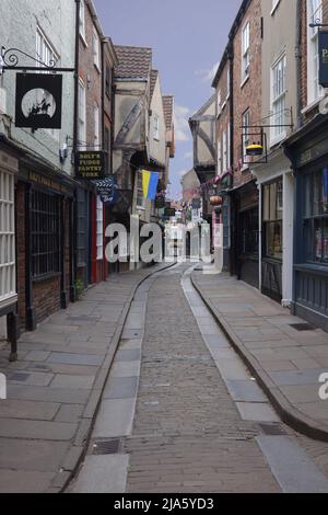 The Shambles in York - am frühen Morgen kurz nach Sonnenaufgang. Stockfoto