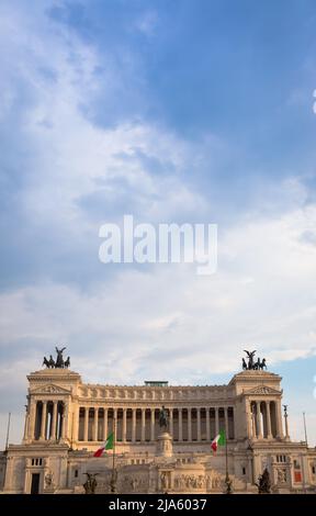 ROM, ITALIEN - CIRCA AUGUST 2020: Vittoriano Monument auf der Piazza Venezia (Piazza Venezia) Stockfoto