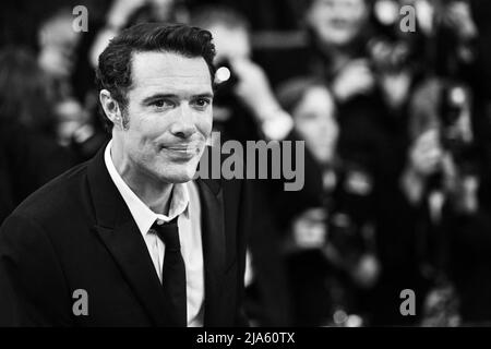 Nicolas Bedos bei der Premiere des Films Mascarade während der Filmfestspiele von Cannes 75. in Cannes, Frankreich am 27. Mai 2022. Foto von Julien Reynaud/APS-Medias/ABACAPRESSS.COM Stockfoto