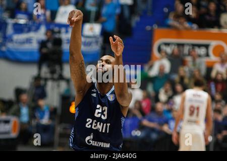 Sankt Petersburg, Russland. 27.. Mai 2022. Eric Buckner (No.23) von Zenit wurde im vierten Match-Finale des VTB United League-Basketballspiels zwischen Zenit und CSKA in der Sibur Arena in Aktion gesehen. Endstand; Zenit Saint Petersburg 110:111 CSKA Moscow. (Foto von Maksim Konstantinov/SOPA Images/Sipa USA) Quelle: SIPA USA/Alamy Live News Stockfoto