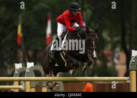 Rom, Italien. 27.. Mai 2022. Katrin Eckermann (GER) über Cala Mandia während des Rolex Grand Prix Rom beim CSIO 5* Nations Cup 89. auf der Piazza di Siena am 27. Mai 2022 in Rom, Italien. (Bild: © Giuseppe Fama/Pacific Press via ZUMA Press Wire) Stockfoto