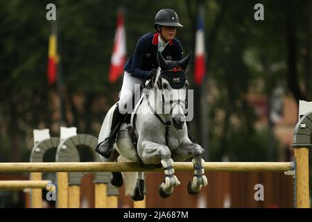 Rom, Italien. 27.. Mai 2022. Ellen Whitaker (GBR) beim Equine America Spacecake beim Rolex Grand Prix Rom beim CSIO 5* Nations Cup 89. auf der Piazza di Siena am 27. Mai 2022 in Rom, Italien. (Bild: © Giuseppe Fama/Pacific Press via ZUMA Press Wire) Stockfoto