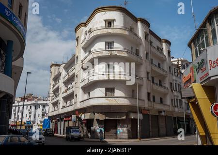 Gebäude im Art-Deco-Stil in den Straßen von Casca, Marokko Stockfoto