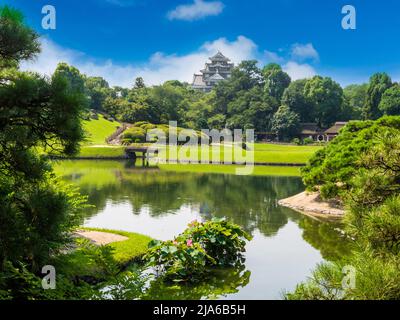Okayama Korakuen Garden ist ein japanischer Garten in Okayama, Präfektur Okayama, Japan. Stockfoto