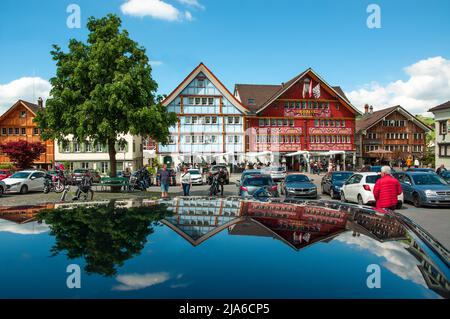 Appenzell, Schweiz - 27. Mai 2022: Der Hauptplatz in Appenzell, Schweiz, wo die Wähler noch immer mit Handaufhebung abstimmen Stockfoto