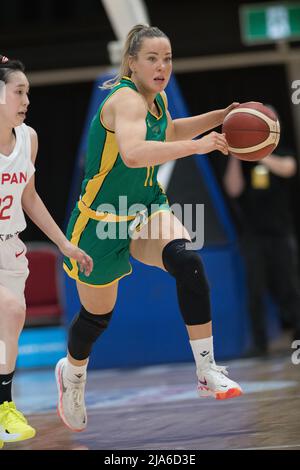 Sydney, Australien. 27.. Mai 2022. Tess Madgen vom australischen Frauen-Basketball-Team gesehen während Spiel 1 des Freundlichen Spiels der International Women Series zwischen dem australischen Frauen-Basketball-Team gegen das Japan Frauen-Basketball-Team im Quay Center. Endergebnis; Australien 70:66 Japan. Kredit: SOPA Images Limited/Alamy Live Nachrichten Stockfoto