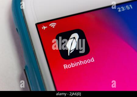 Kumamoto, JAPAN - Jan 31 2021 : Robinhood App auf dem iPhone. Robinhood ist ein US-amerikanisches Finanzunternehmen, das Aktien- und Börsengeschäfte per App anbietet Stockfoto