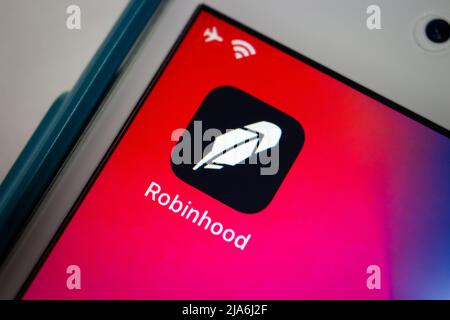 Kumamoto, JAPAN - Jan 31 2021 : Robinhood App auf dem iPhone. Robinhood ist ein US-amerikanisches Finanzunternehmen, das Aktien- und Börsengeschäfte per App anbietet Stockfoto