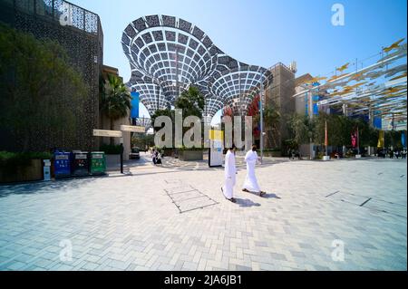 DUBAI, VAE, 22.. März 2022. Besucher der Expo 2020 in Dubai, Vereinigte Arabische Emirate. Stockfoto