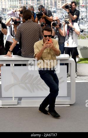 Cannes, Frankreich. 28.. Mai 2022. 75. Cannes Filmfestival 2022, Fotocall Film „Mascarade“. Im Bild: Nicolas Bedos Kredit: Unabhängige Fotoagentur/Alamy Live News Stockfoto