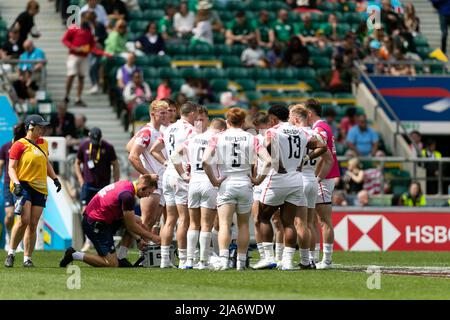 LONDON, GROSSBRITANNIEN. MAI 28. England Spieler während des HSBC World Sevens Spiels zwischen England und Schottland im Twickenham Stadium, Twickenham am Samstag, 28.. Mai 2022. (Kredit: Juan Gasparini | MI Nachrichten) Kredit: MI Nachrichten & Sport /Alamy Live Nachrichten Stockfoto
