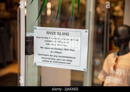 Belfast, Großbritannien. 28.. Mai 2022. Mehrere Geschäfte in Belfast schließen früh, vor der NI Centenary Parade Credit: Bonzo/Alamy Live News Stockfoto