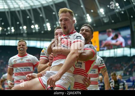 Tottenham Hotspors Stadium, London, Großbritannien. 28. Mai 2022. Ben Reynolds feiert ein TRY 2022 1895 Cup Finale: Featherstone Rovers V Leigh Centurions Ort: Tottenham Hotspur Stadium, England Datum: Samstag, 28. Mai Kick-off: 12:00 BST Credit: Craig Cresswell/Alamy Live News Stockfoto