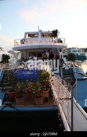 27. Mai 2022, Cannes, Cote d'Azur, Frankreich: Killian Paris Kool Yacht Party während der jährlichen Filmfestspiele von Cannes 75. (Foto: © Mickael Chavet/ZUMA Press Wire) Stockfoto