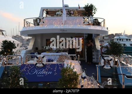 27. Mai 2022, Cannes, Cote d'Azur, Frankreich: Killian Paris Kool Yacht Party während der jährlichen Filmfestspiele von Cannes 75. (Foto: © Mickael Chavet/ZUMA Press Wire) Stockfoto