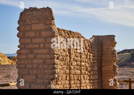 Detail der Steinmauer des historischen Ortes im Death Valley Stockfoto