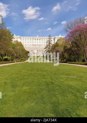 Der Palacio Real de Madrid, Spanien. Der Königspalast ist der größte Palast in Europa. Heutzutage wird es nur noch für staatliche Anlässe verwendet. Stockfoto