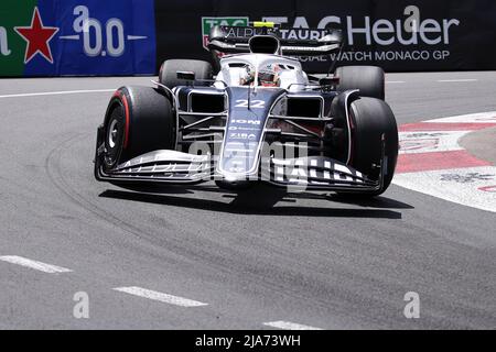 Monte Carlo, Monaco. 28.. Mai 2022. Yuki Tsunoda von AlphaTauri auf der Strecke beim letzten Training für den Grand Prix von Monaco F1. Quelle: Marco Canoniero/Alamy Live News Stockfoto