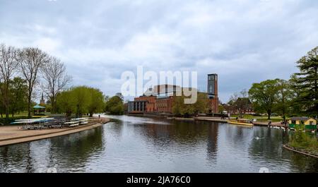 Das neu entwickelte RSC-Theater am Ufer des Flusses Avon in Stratford-upon-Avon, Warwickshire, England, Vereinigtes Königreich. Stockfoto