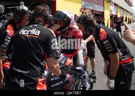 27.. Mai 2022; Mugello Circuit, Scarperia e San Piero, Toskana, Italien: MotoGP von Italien, freie Trainingseinheiten; Aleix Espargaro/Aprilia Racing Stockfoto