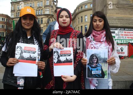 Newcastle upon Tyne, Großbritannien. 28. Mai 2022. Mahnwache für den Journalisten Shireen Abu Aklei, Newcastle upon Tyne, Großbritannien, 28.. Mai 2022, Kredit: DEW/Alamy Live Nachrichten Stockfoto