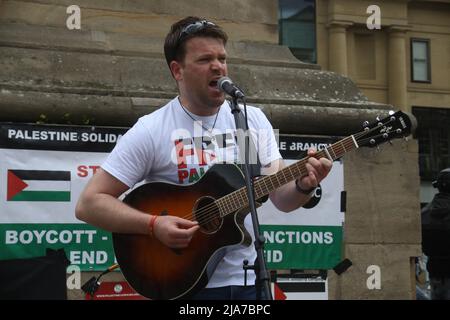 Newcastle upon Tyne, Großbritannien. 28. Mai 2022. Mahnwache für den Journalisten Shireen Abu Aklei, Newcastle upon Tyne, Großbritannien, 28.. Mai 2022, Kredit: DEW/Alamy Live Nachrichten Stockfoto