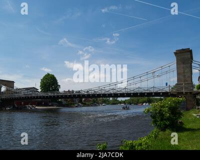 Marlow Suspension Road and Foot Bridge over River Thames between Marlow in Buckinghamshire and Bisham in Bekshire England Stockfoto