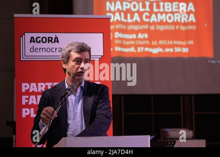 Neapel, Italien. 27.. Mai 2022. Andrea Orlando, Arbeitsminister, während seiner Rede auf der Konferenz „Neapel frei von der Camorra“, die am 27. Mai 2022 im Domus Ars Zentrum für Musik und Kultur in Neapel stattfand. Kredit: Unabhängige Fotoagentur/Alamy Live Nachrichten Stockfoto