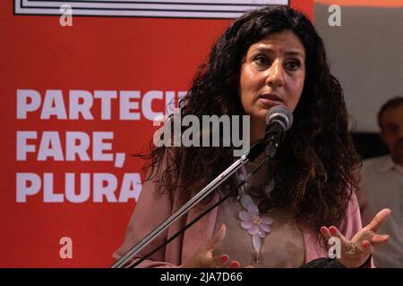 Neapel, Italien. 27.. Mai 2022. Valeria Pirone, Cheflehrerin, während ihrer Rede auf der Konferenz „Neapel frei von der Camorra“, die am 27. Mai 2022 im Domus Ars Zentrum für Musik und Kultur in Neapel stattfand. Kredit: Unabhängige Fotoagentur/Alamy Live Nachrichten Stockfoto