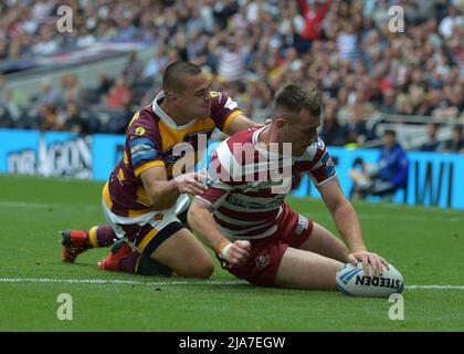 Tottenham Hotspors Stadium, London, Großbritannien. 28.. Mai 2022. Tottenham Hotspors Stadium, London, Großbritannien. 28.. Mai 2022. Harry Smith von den Wigan Warriors versucht es beim Challenge Cup Finale 2022: Huddersfield Giants V Wigan Warriors Ort: Tottenham Hotspur Stadium, England Datum: Samstag, 28. Mai Kick-off: 15:00 BST Credit: Craig Cresswell/Alamy Live News Stockfoto