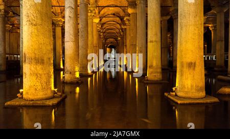 Basilica Zisterne (Yerebatan Sarayi - Yerabatan Sarnici) unterirdische Zisterne in Istanbul, Türkei Stockfoto