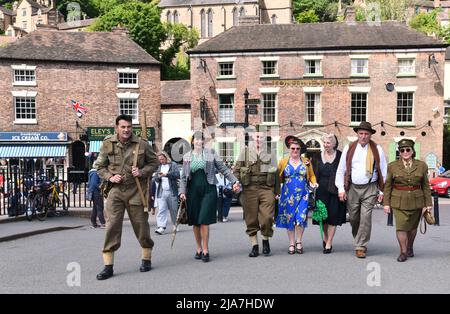 Das Ironbridge-WW2-Wochenende. Die historische Stadt Ironbridge wurde dieses Wochenende an die 1940er Jahre erinnert, als zwei Schauspieler aus dem Weltkrieg aus ganz Großbritannien an der Wohltätigkeitsveranstaltung im Stil der 40s teilnahmen. Kredit: Dave Bagnall. Historische Nachstellung Stockfoto