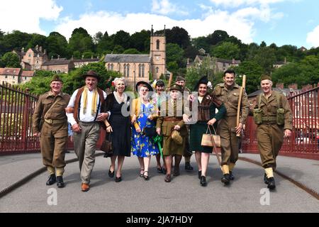 Das Ironbridge-WW2-Wochenende. Die historische Stadt Ironbridge wurde dieses Wochenende an die 1940er Jahre erinnert, als zwei Schauspieler aus dem Weltkrieg aus ganz Großbritannien an der Wohltätigkeitsveranstaltung im Stil der 40s teilnahmen. Kredit: Dave Bagnall historische Nachstellung Stockfoto