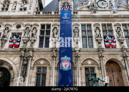 Wenige Stunden vor Beginn des Champions-League-Finales zwischen Liverpool und Real Madrid marschierten englische Fans auf den Place de la Nation ein, wo sich die Fanzone befindet. Paris, Frankreich, am 28. Mai 2022. Foto von Denis Prezat/ABACAPRESS.COM Stockfoto