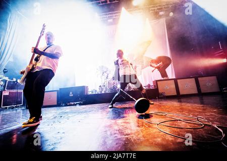 Oslo, Norwegen. 27.. Mai 2022. Die norwegische Heavy-Metal-Band Kvelertak spielt ein Live-Konzert im Sentrum Scene in Oslo. Hier ist Sänger Ivar Nikolaisen live auf der Bühne zu sehen. (Foto: Gonzales Photo/Alamy Live News Stockfoto