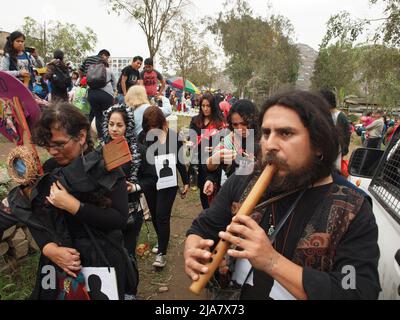 Der Friedhof von La Esperanza, im Stadtteil Villa el Salvador in Lima, ist einer der größten in ganz Amerika und empfängt fast zwei Millionen Besucher pro Jahr, nur am Tag der Toten. Stockfoto